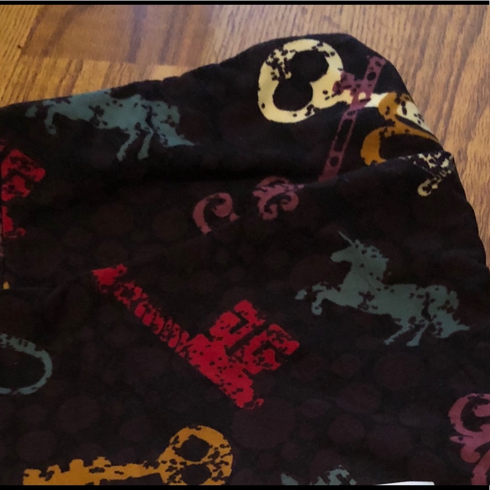 LuLaRoe skeleton key leggings